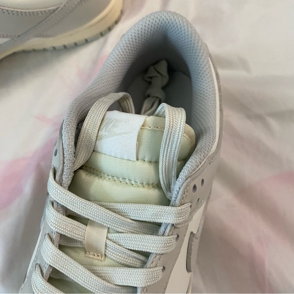 Nike Women Dunk Low Light Bone Grey - Picture 6 of 7